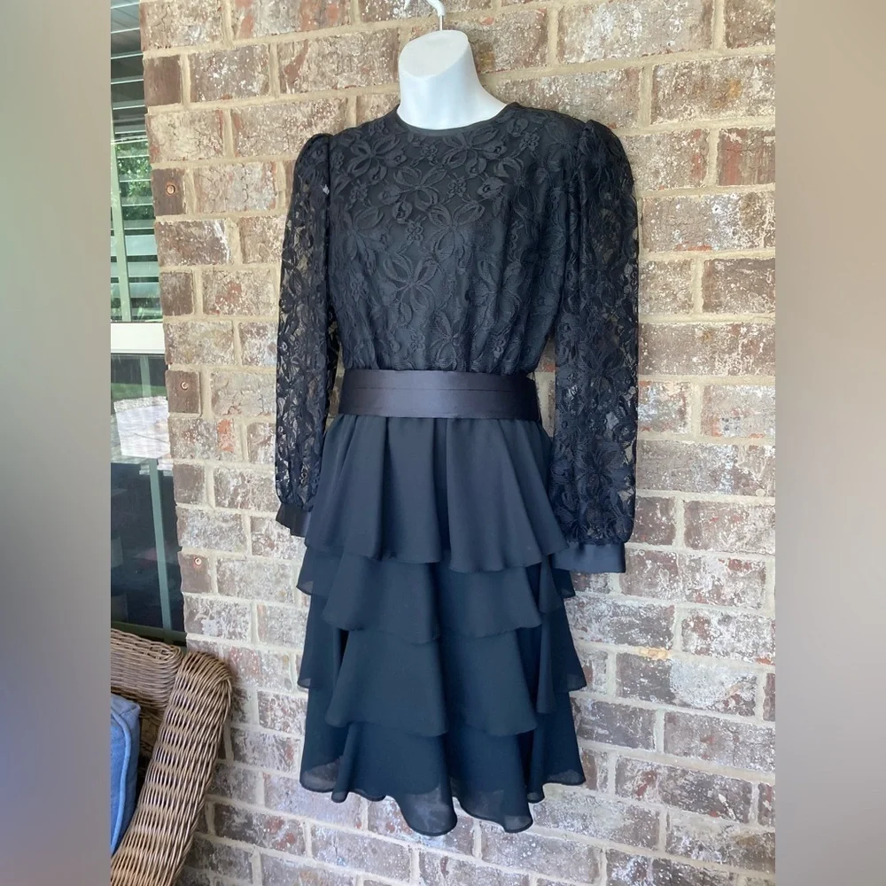 70s Vintage Mavinette Black lace layered ruffles Dress with Belt Sz 8 Goth Fairy - Picture 3 of 12